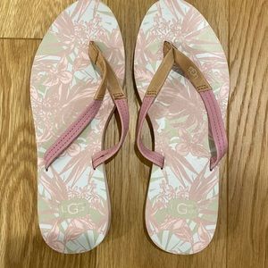 Ugg flip flops